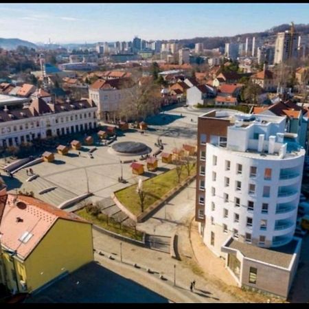 Apartman Viktoria Тузла Екстер'єр фото