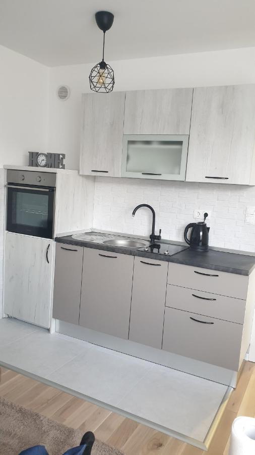 Apartman Viktoria Тузла Екстер'єр фото