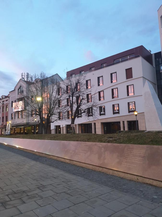 Apartman Viktoria Тузла Екстер'єр фото